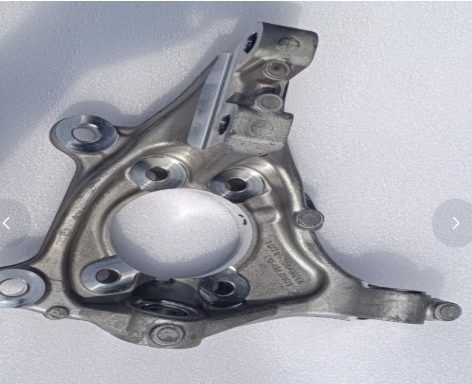 الركبة/صرة الأمامية اليمنى (Steering Knuckle)